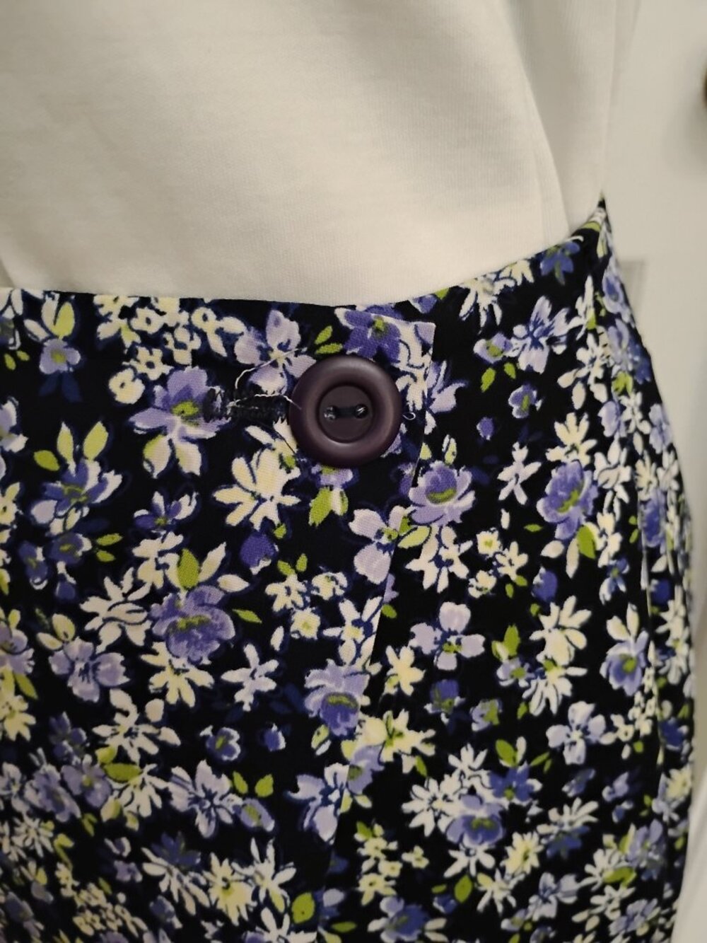 Dressbarn Purple Ditsy Floral Knee Length Wrap Skirt - Picture 4 of 7